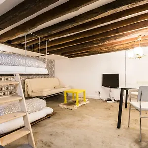 Charming 20m² Near Le Marais Paris